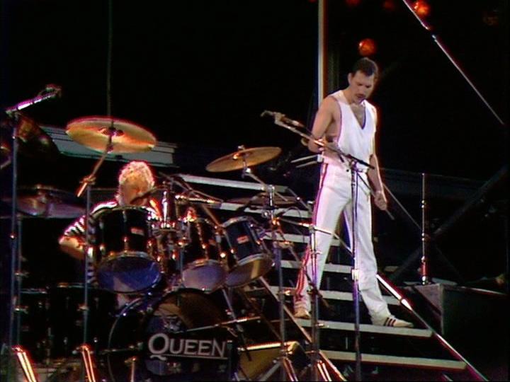 Wembley stadium queen. Куин 1985 стадион Уэмбли. Queen группа Wembley. Концерт куин на Уэмбли. Концерт Queen на Уэмбли 1986.